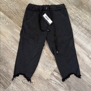 Venti 6 Capri Black Distressed Hem Pants Size XS